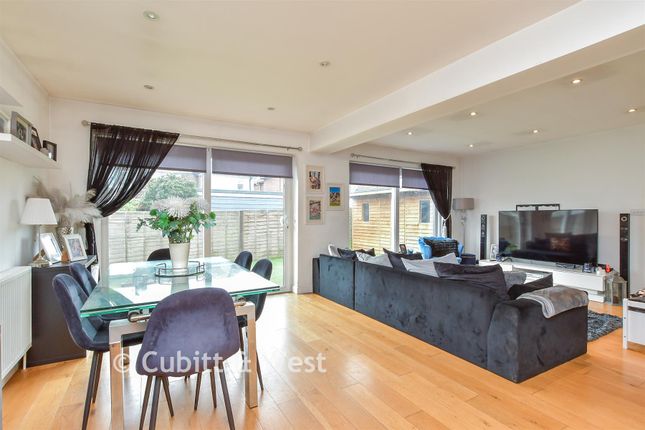 17, Baywood Gardens, Brighton photo 3