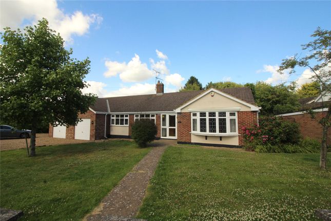 3 bed bungalow to rent in Willow Walk, Meopham, Gravesend, Kent DA13