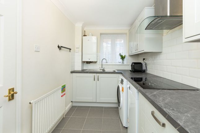 Flat to rent in Pheasant Close, London