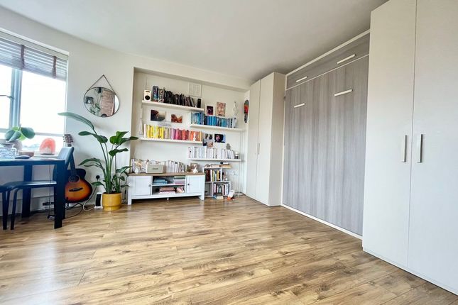 28 Ruskin House, Champion Hill, London photo 4