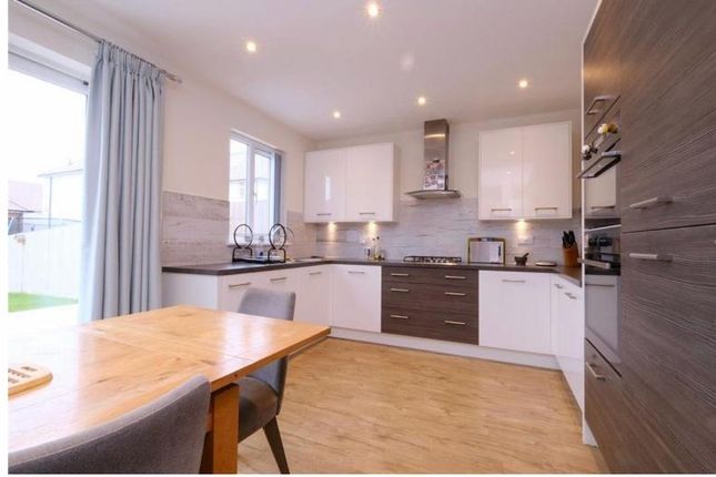 2 Frost Close, Weldon, Swanscombe photo 3
