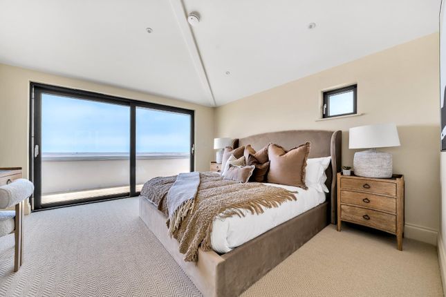 Abbotsbury House, No 1 Chesil Beach, Ferrymans Way, Weymouth photo 3