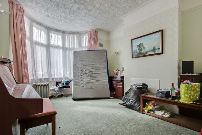 33, Fernbank Avenue, Wembley photo 2