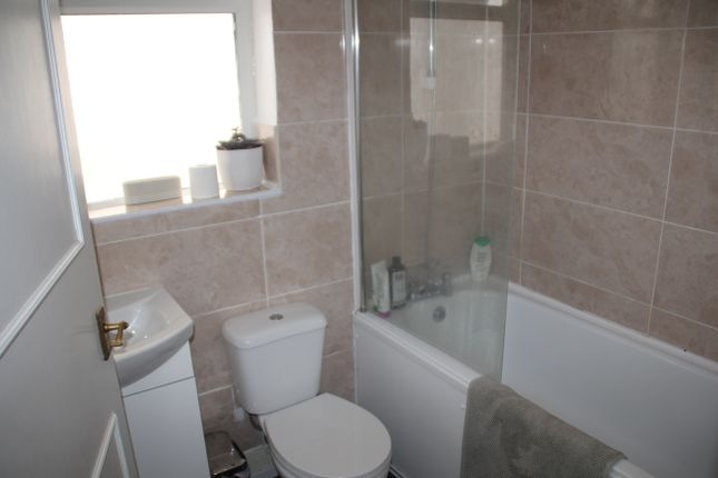 36 , Conyers Road, London photo 4