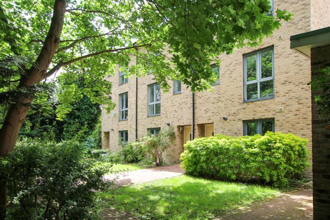 Thumbnail Town house to rent in Pepys Court, Cambridge
