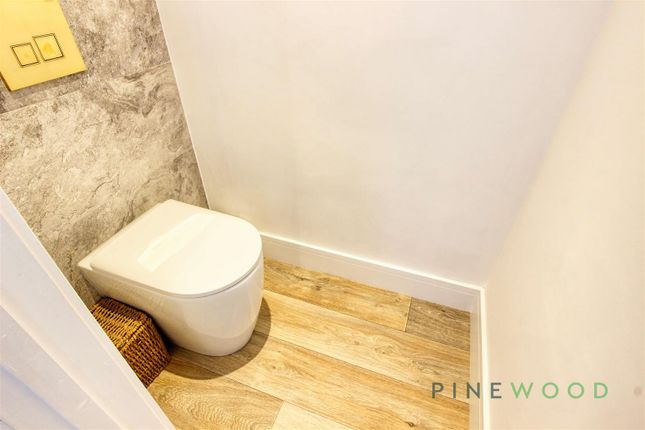 Main Bedroom Suite -WC
