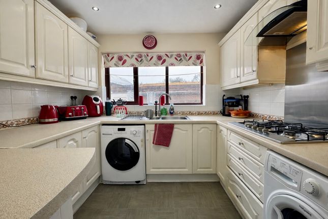 11, Anselms Court, Oldham photo 4