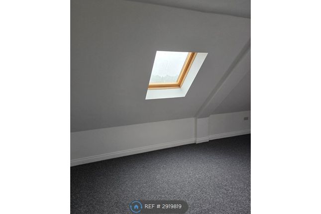 Flat, Wimborne Road East, Ferndown photo 4