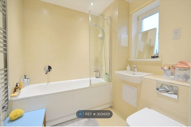 Flat, Cubitt Apartments Chatfield Road, London photo 4