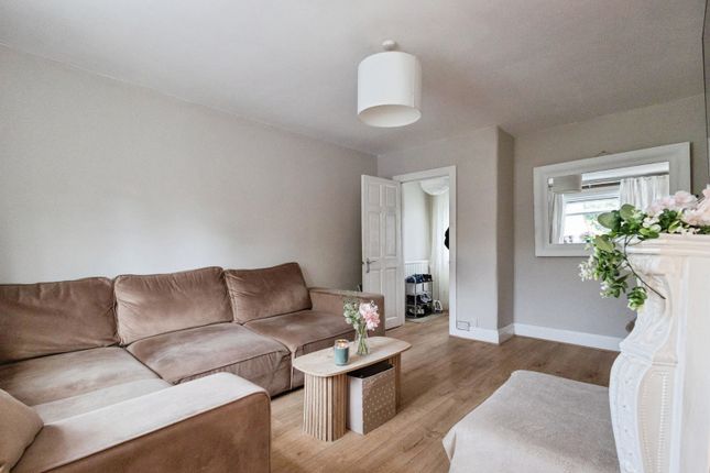 5, Woodhall Avenue, Greater Manchester photo 4