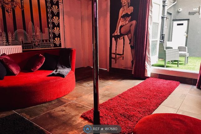 Thumbnail Flat to rent in Basement With Pole, Brighton
