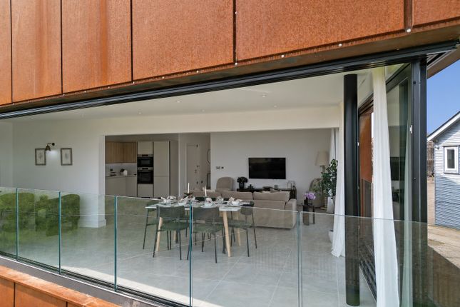 5 Kingsmans Point,, Kingsmans Farm Road, Hockley photo 3