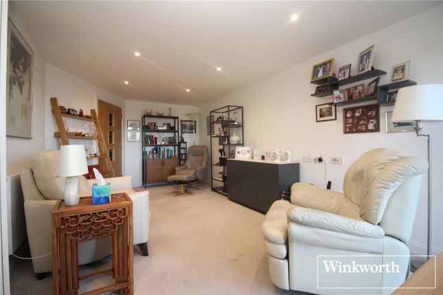 Flat 43, Goldwyn House,, Studio Way, Hertfordshire photo 3