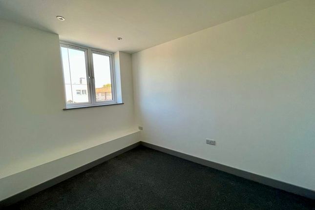 Flat for sale in Balm Road, Leeds