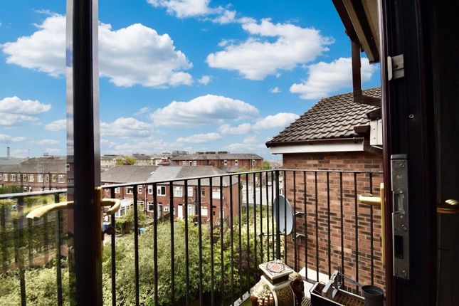35, Browfield Way, Oldham photo 4