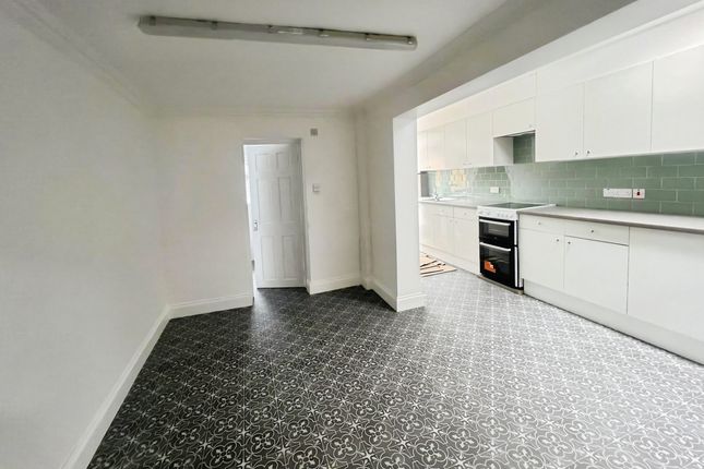 15 Courtland Road, London photo 2