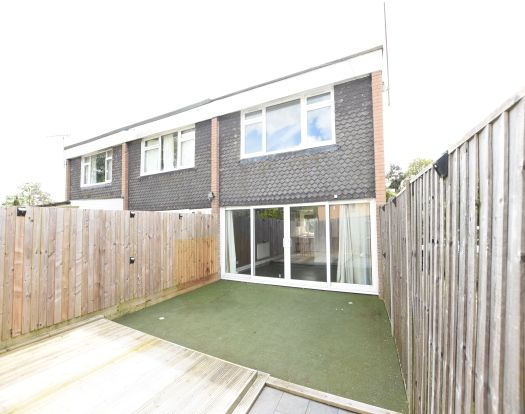 End terrace house to rent in Faulkners Way, Leighton Buzzard