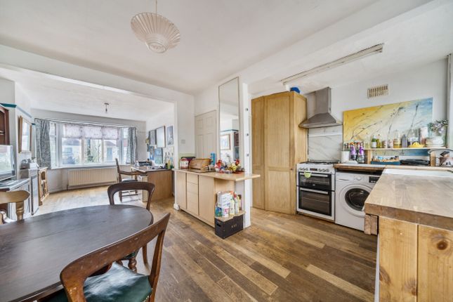 55, Cottimore Avenue, Surrey photo 3