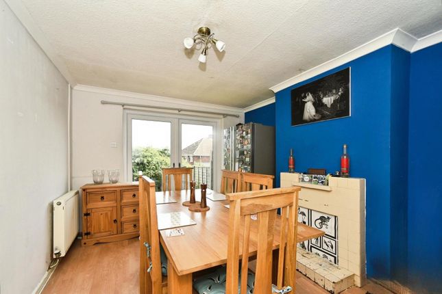 8, Hilltop View, Dursley photo 4
