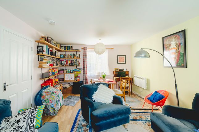 26 Dickinsons Fields, Bristol photo 4