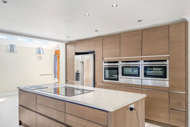 1 Dean Wood Close, Woodcote, Berkshire photo 4