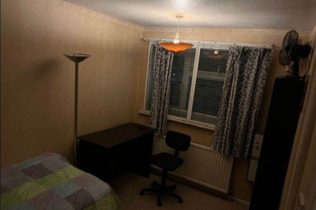 3, Tarnbrook Walk, Manchester photo 2