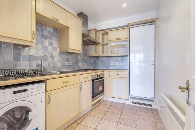 Flat 4 Carrington House, 140, Replingham Road, London photo 4