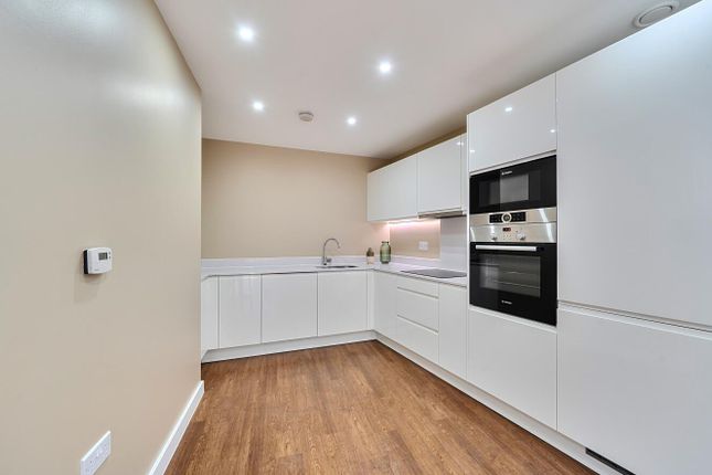 34 Royal Court, Royal Court, Stanmore photo 4