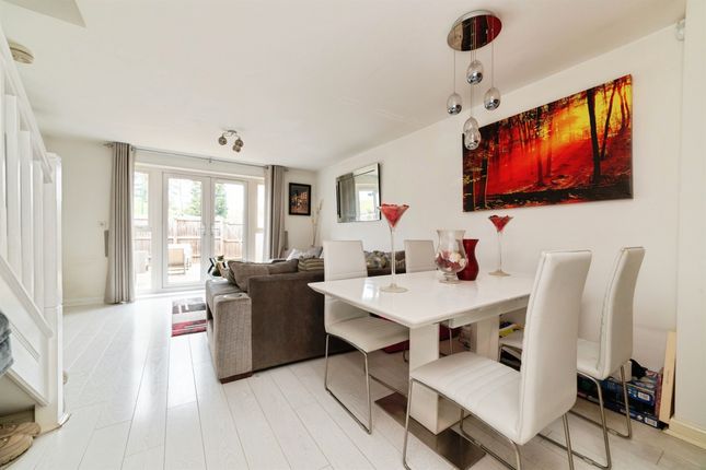 25, Peregrine Way, Hatfield photo 4