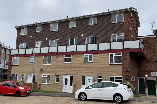 Thumbnail Flat for sale in 85 Victor Close, Hornchurch, Essex