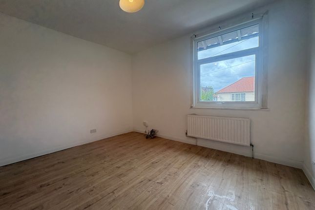 14, Bedwell Road, London photo 2