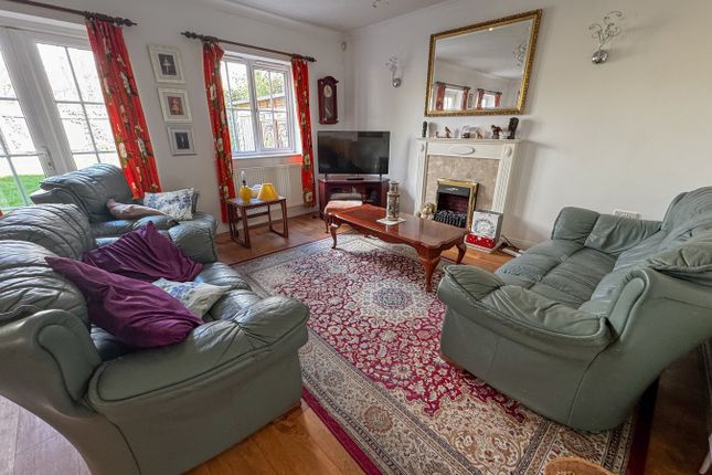 4, Henbest Close, Wimborne photo 3
