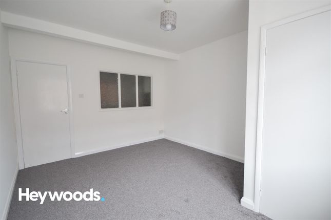 Flat to rent in High Street, May Bank, Newcastle-Under-Lyme