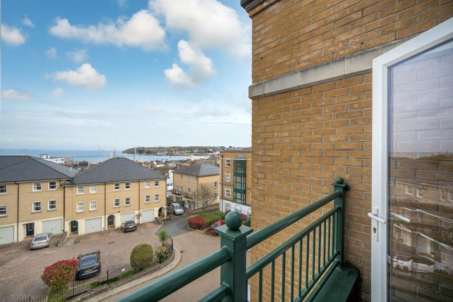 Flat for sale in Medina Gardens, Cowes