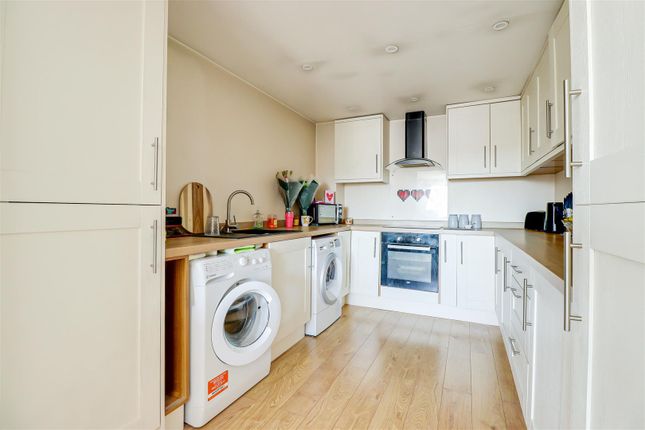 Flat 7, Coley Court 505, High Road, Benfleet photo 3