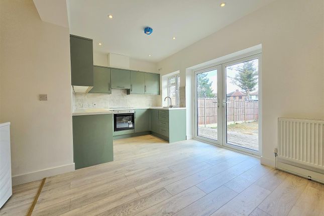 16, Killowen Avenue, Northolt photo 4