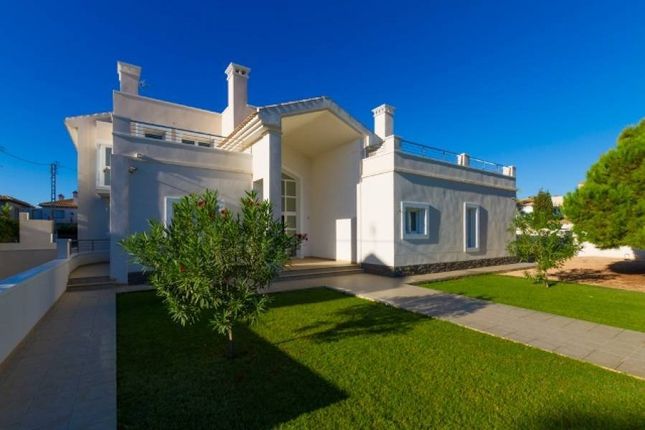 Villa for sale in Dehesa De Campoamor, Alicante, Spain