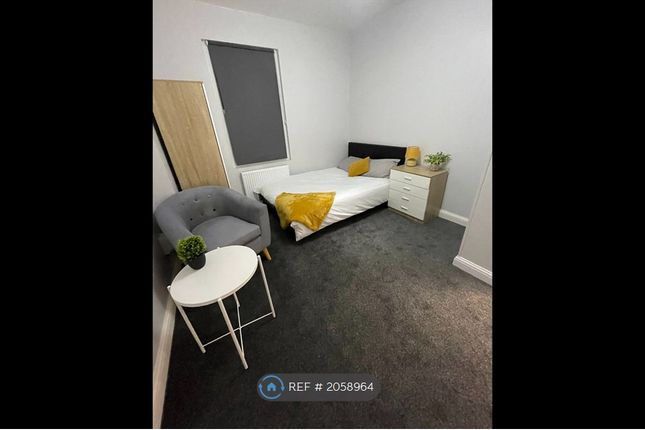 Thumbnail Room to rent in Whitehall Road, Leeds