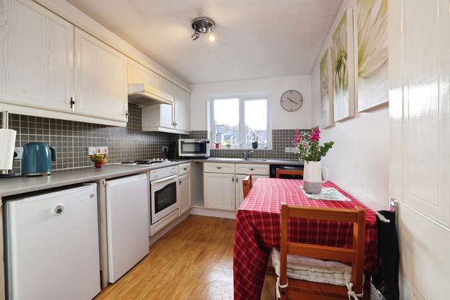 Flat 18, Woodpeckers, Heather Drive, Andover photo 3