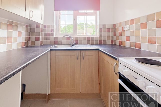 8, St Peters Close, Daventry photo 4
