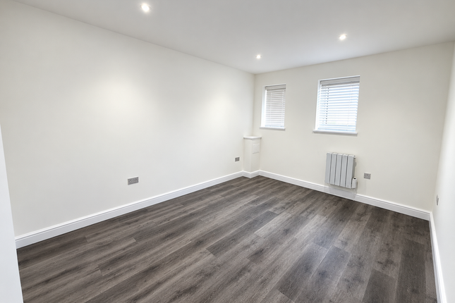 57 High Street, HOUNSLOW photo 2