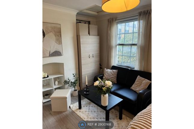 Flat B, Bayham Street, London photo 2
