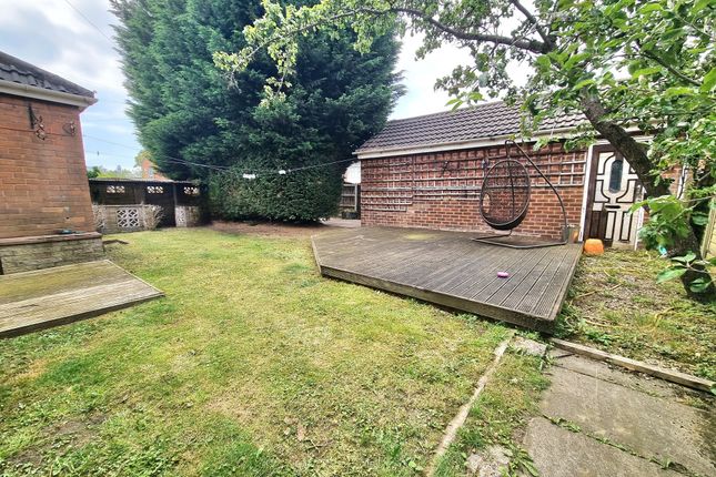 2 Croxton Close, Sale photo 2