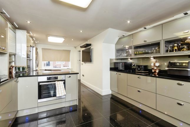 15, Bailey Drive, Nottingham photo 2