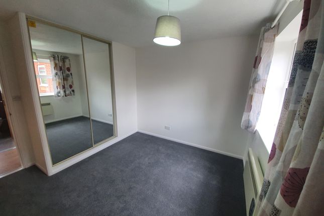 Flat to rent in Blackthorn Close, Cambridge