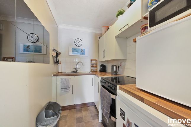 8, Stratheden Court, Torquay photo 3