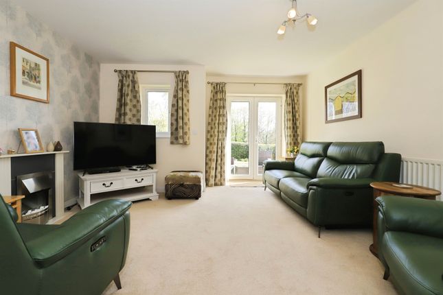 Flat 6, Silver Birch Court, Oldnall Road, Kidderminster photo 4