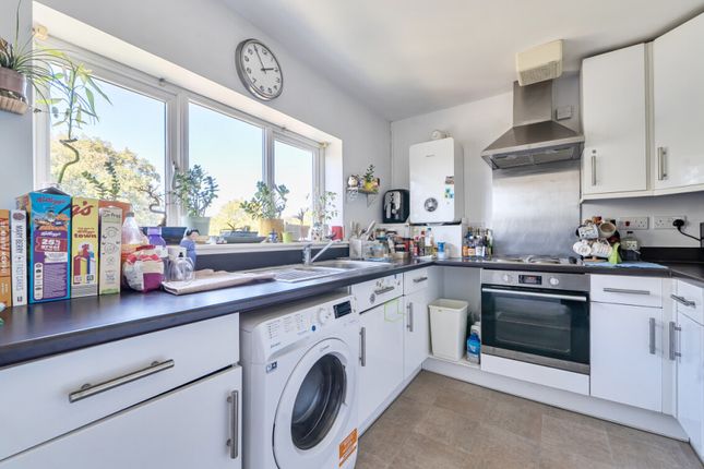 Watney Close, Purley photo 3