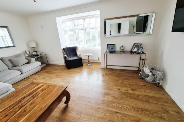 End terrace house for sale in Worcester Road, Bedford