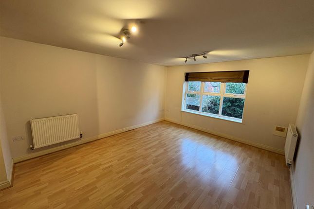 2, The Pines, Sale photo 2